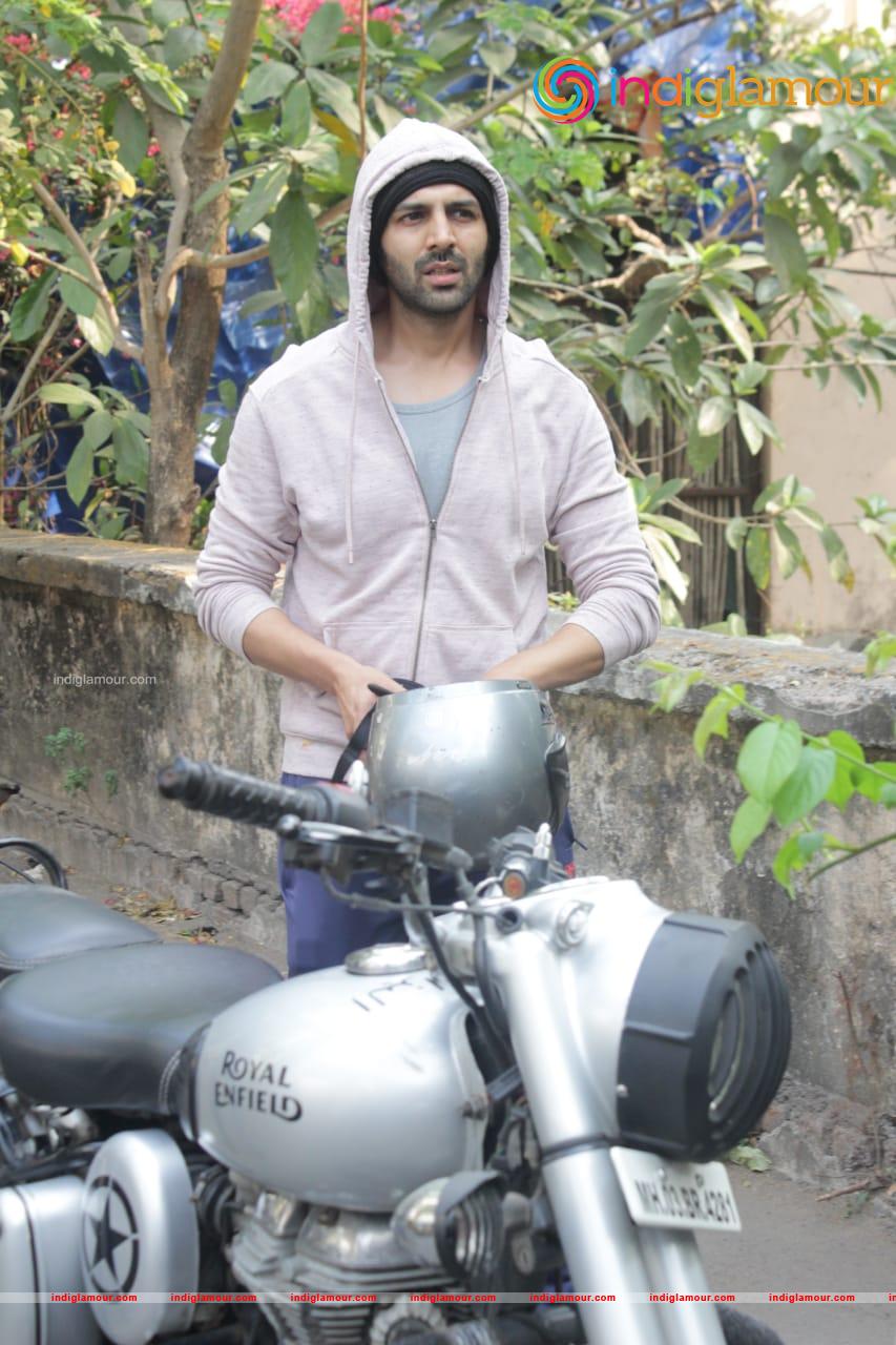 Kartik Aaryan Actor hd photo