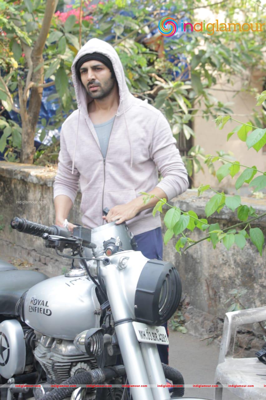 Kartik Aaryan Actor hd photo