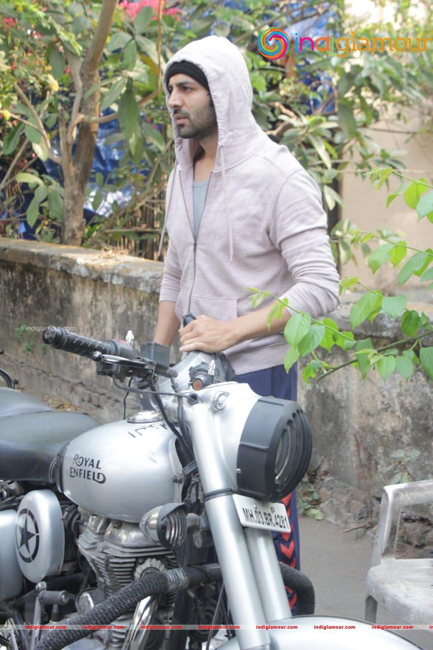 Kartik Aaryan Actor hd photo