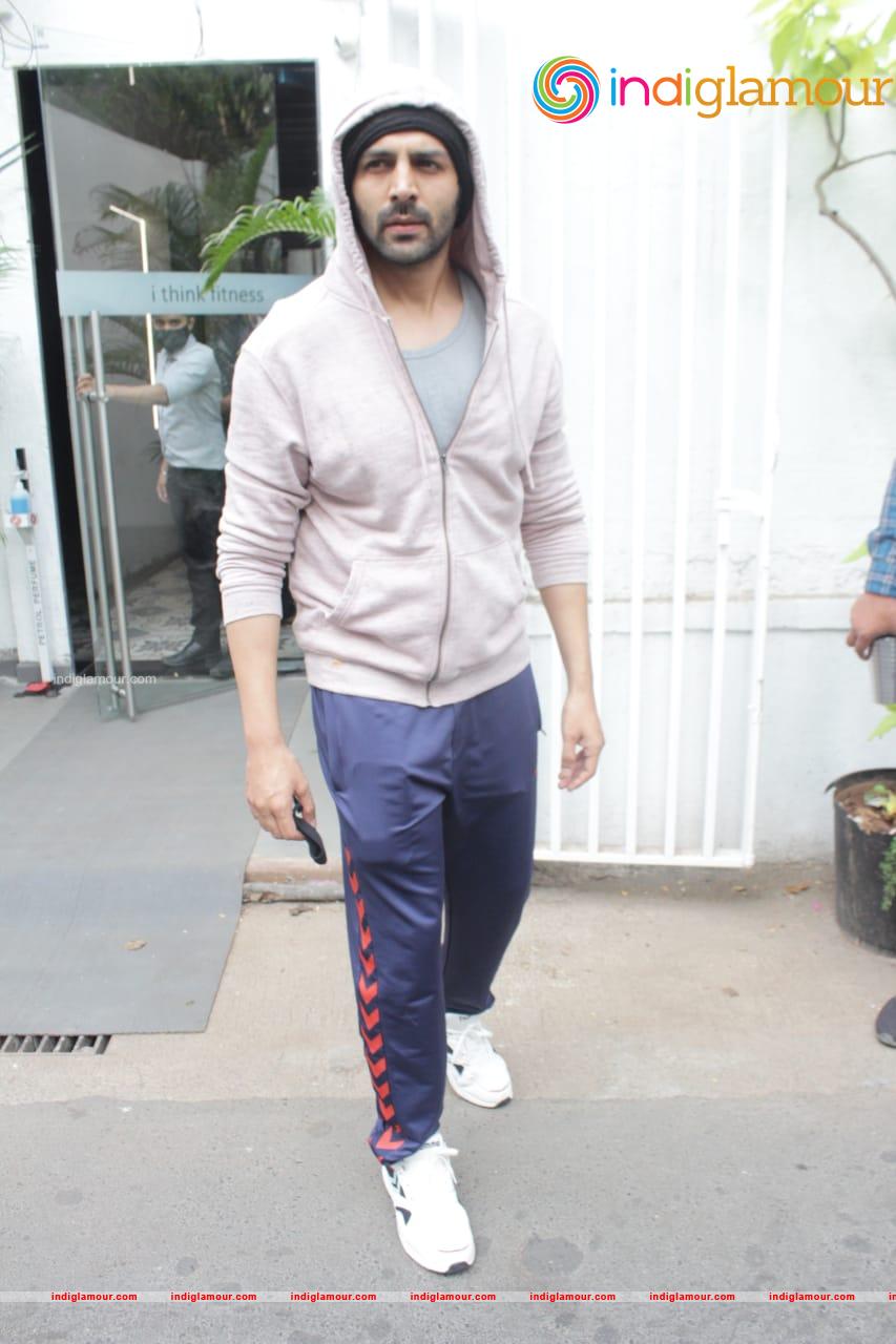 Kartik Aaryan Actor hd photo