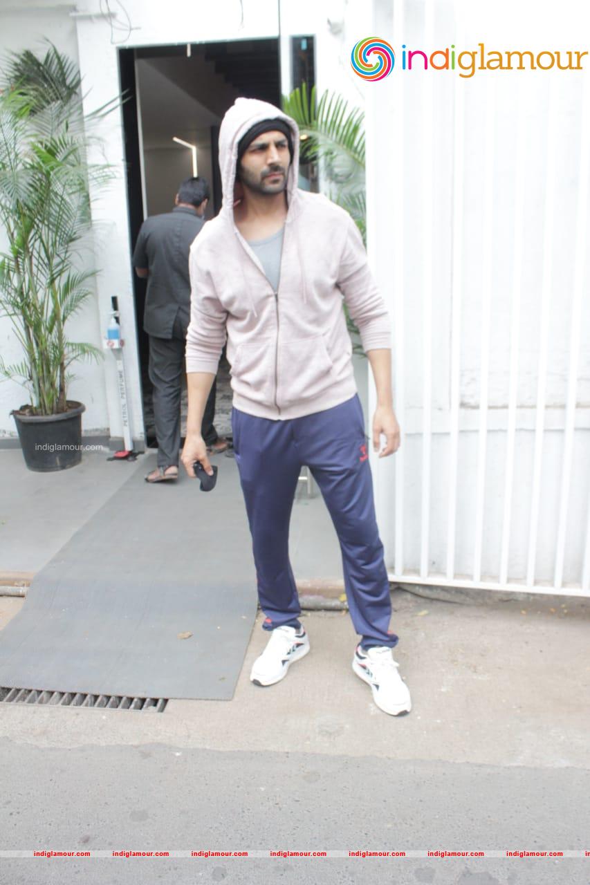 Kartik Aaryan Actor hd photo