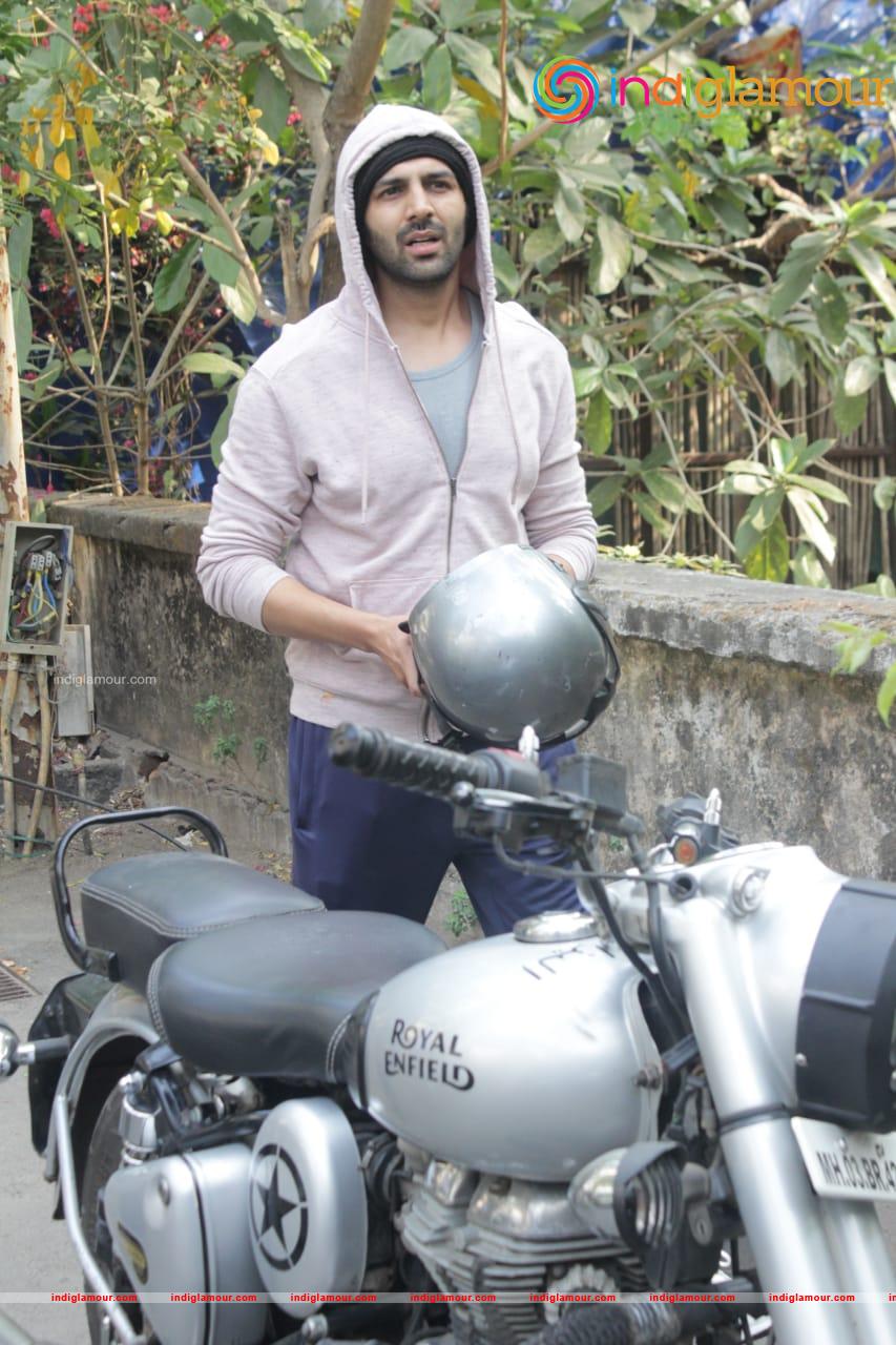 Kartik Aaryan Actor hd photo