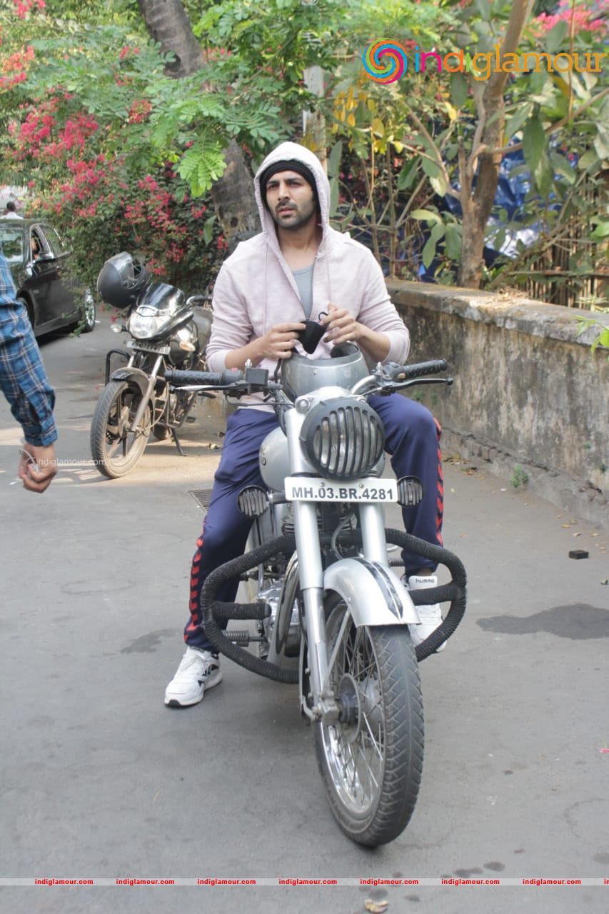 Kartik Aaryan Actor hd photo