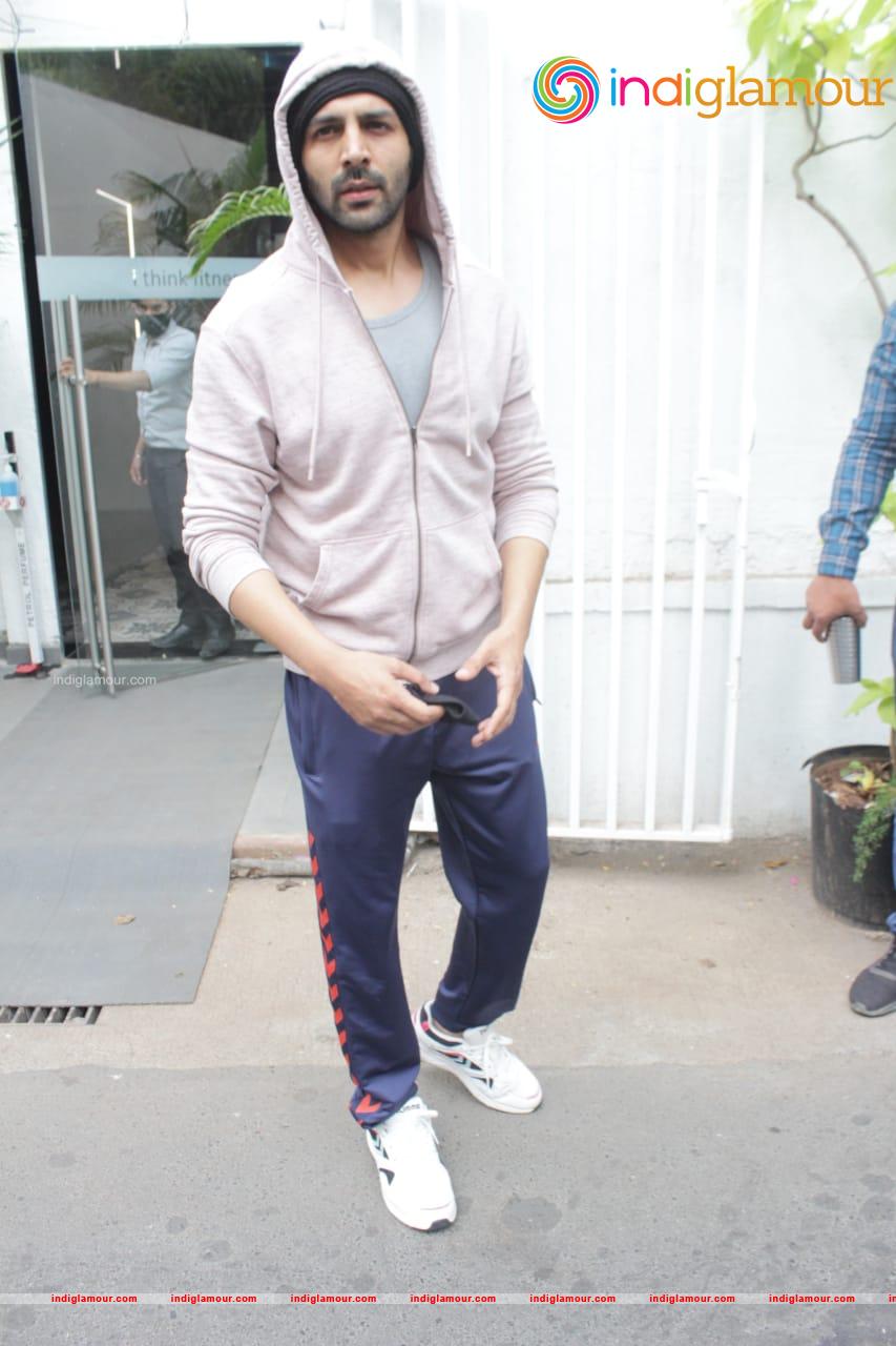 Kartik Aaryan Actor hd photo