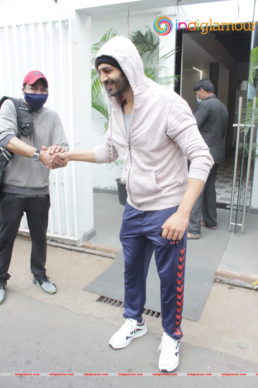 Kartik Aaryan Actor hd photo