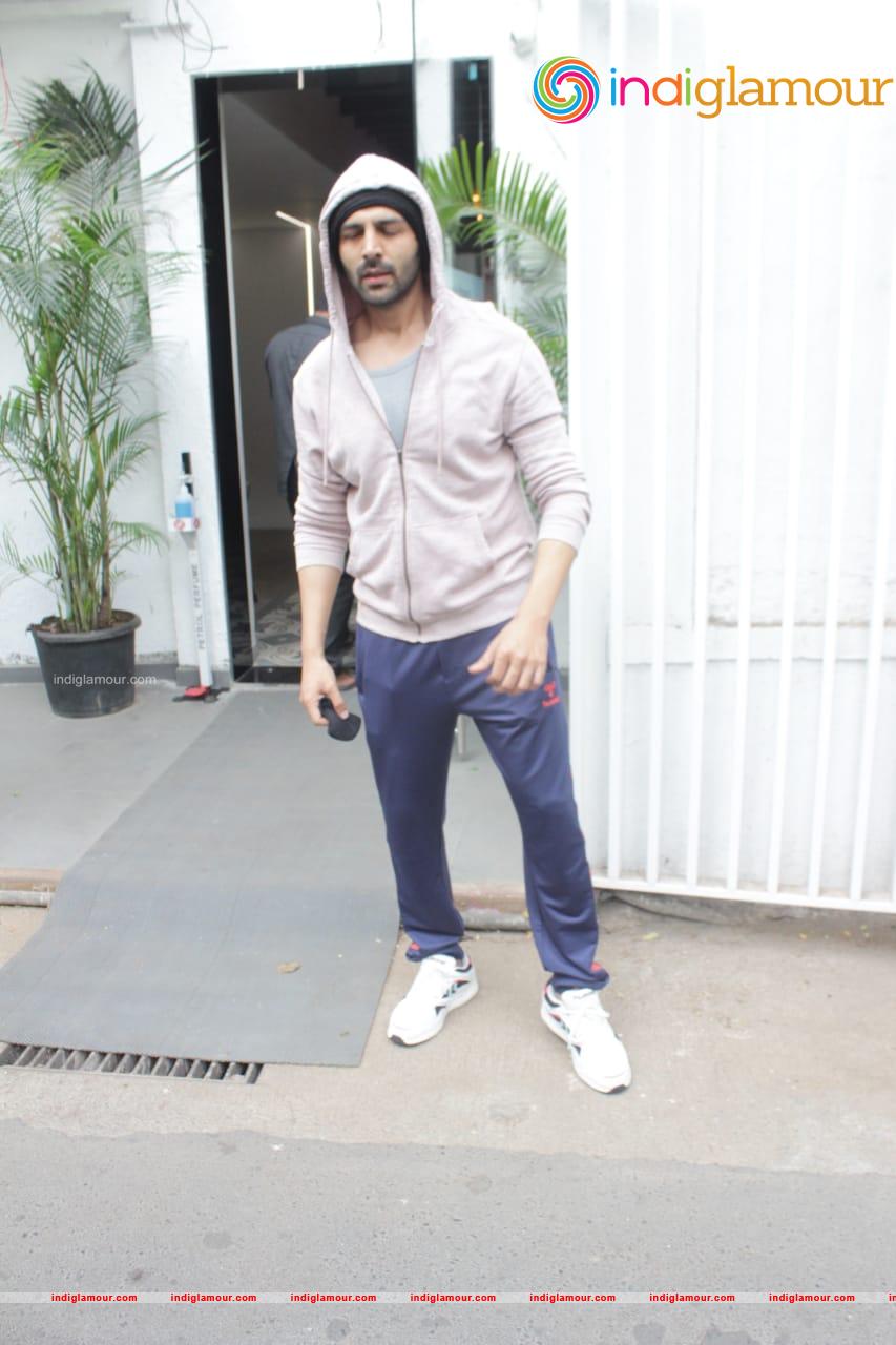 Kartik Aaryan Actor hd photo