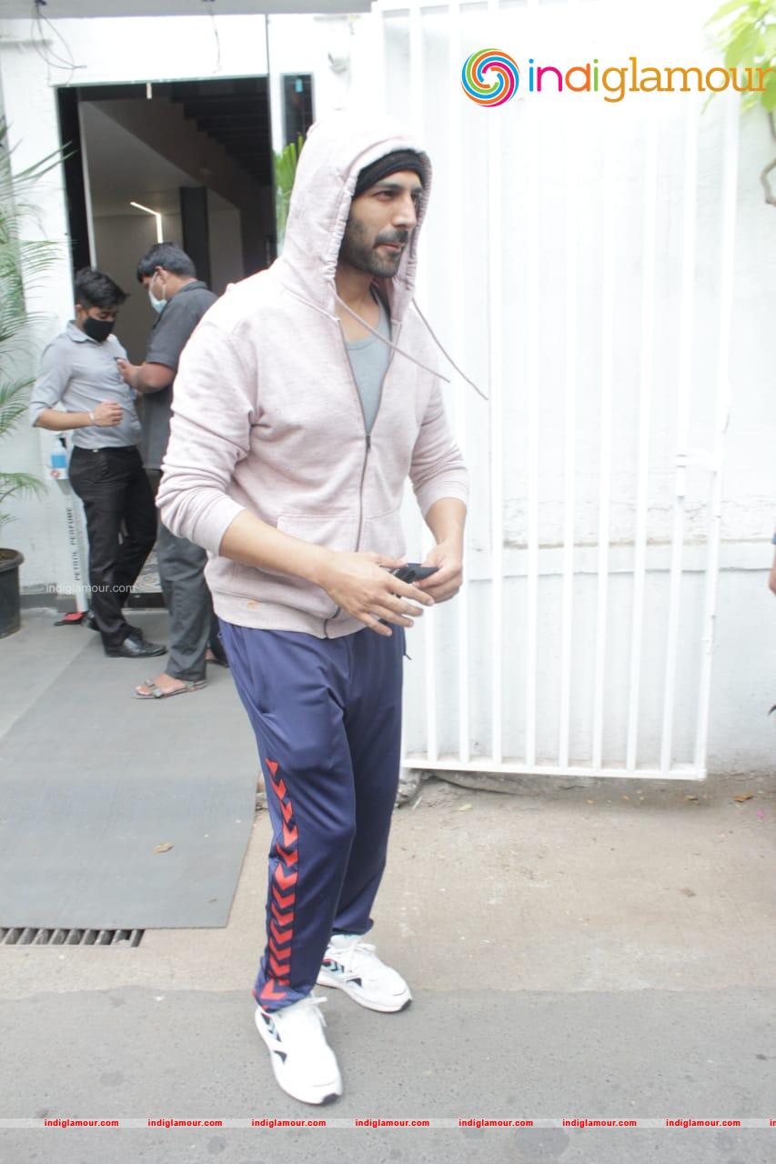 Kartik Aaryan Actor hd photo