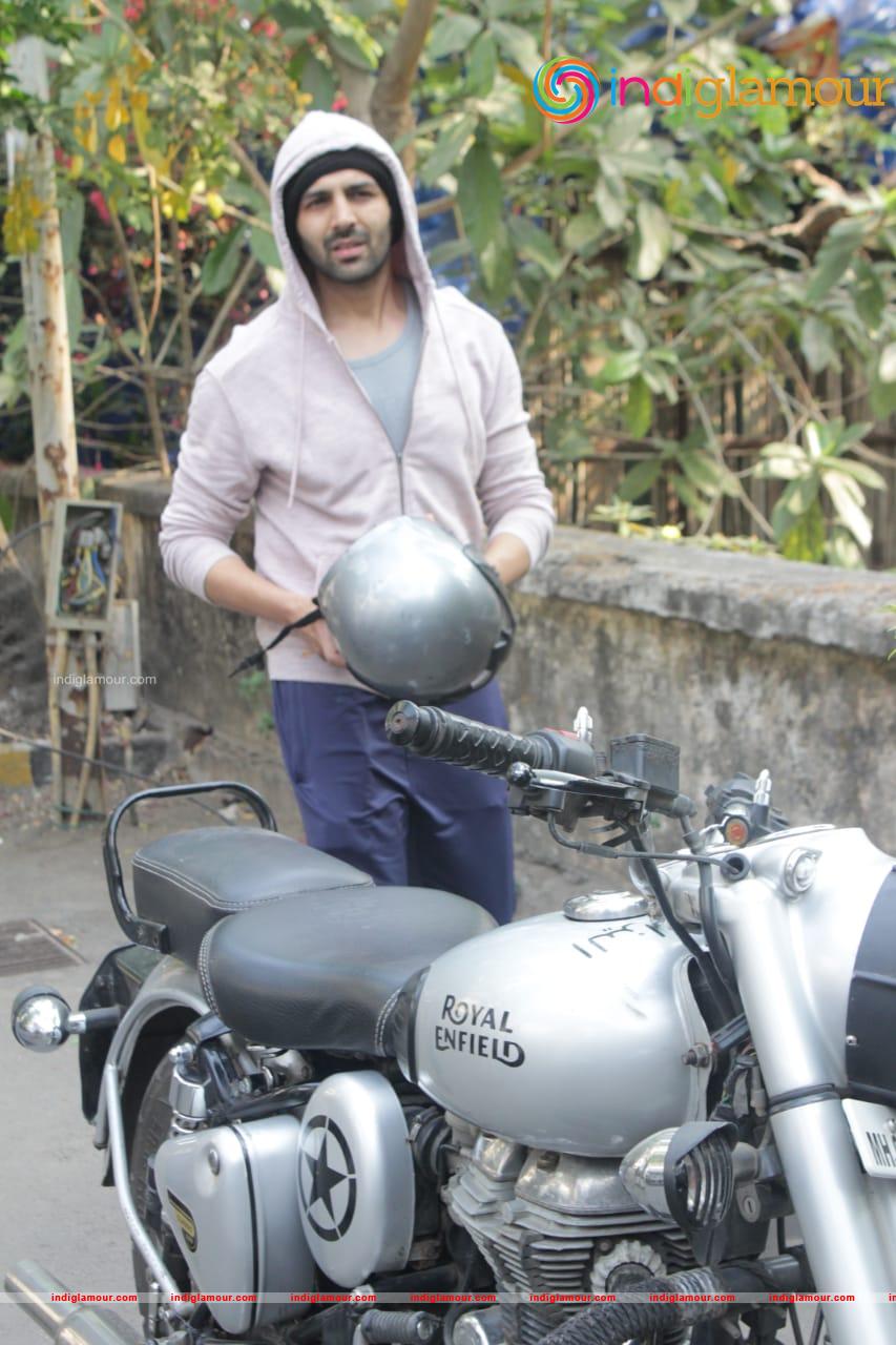 Kartik Aaryan Actor hd photo