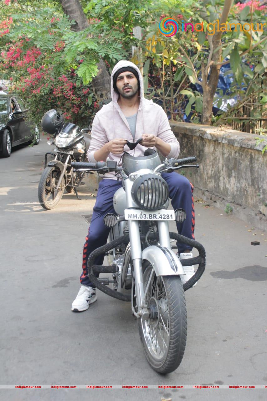 Kartik Aaryan Actor hd photo