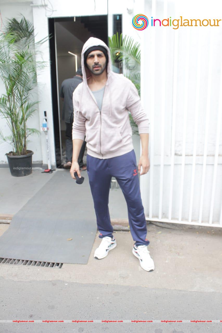Kartik Aaryan Actor hd photo