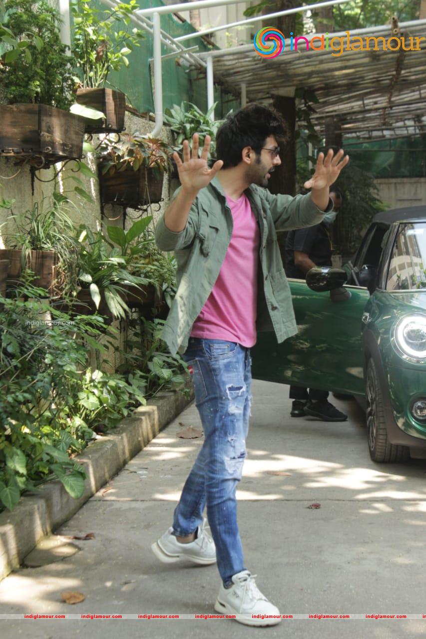 Kartik Aaryan Actor hd photo