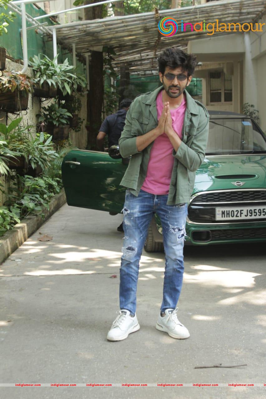 Kartik Aaryan Actor hd photo