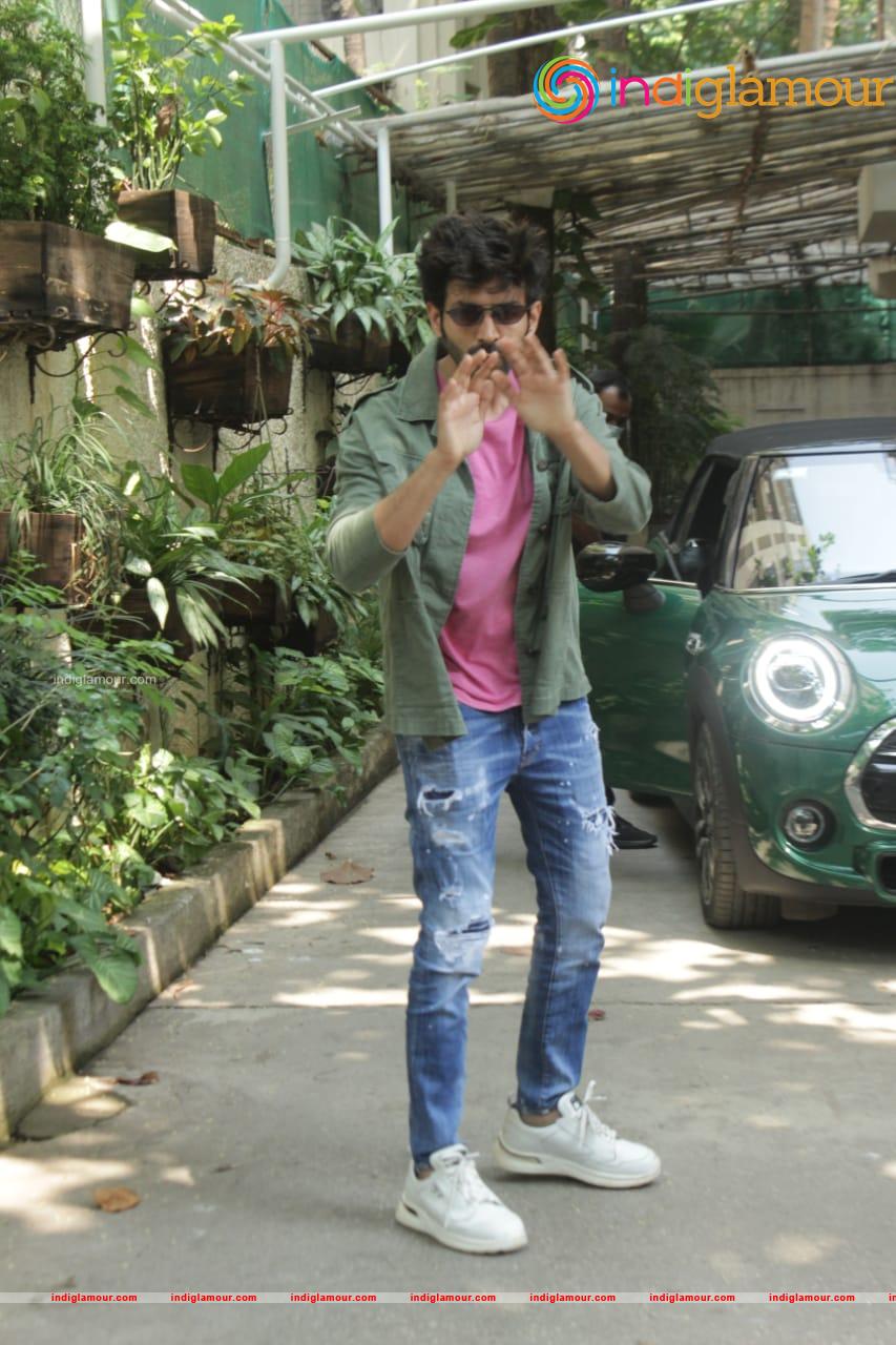 Kartik Aaryan Actor hd photo