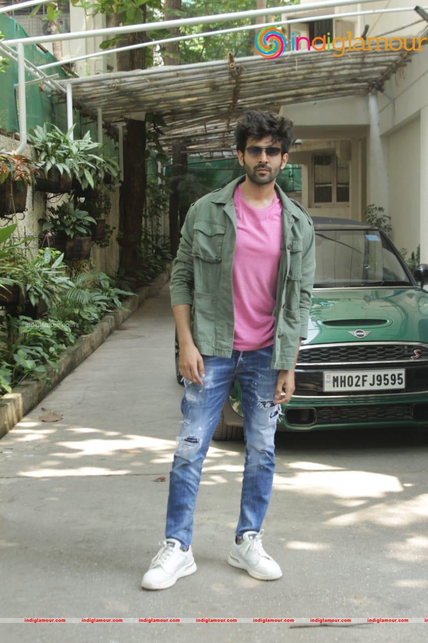 Kartik Aaryan Actor hd photo