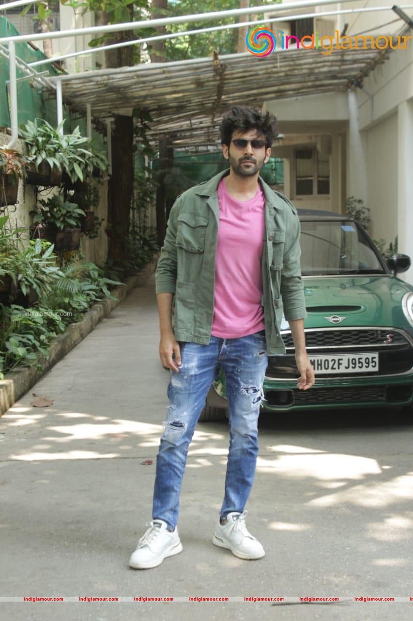 Kartik Aaryan Actor hd photo