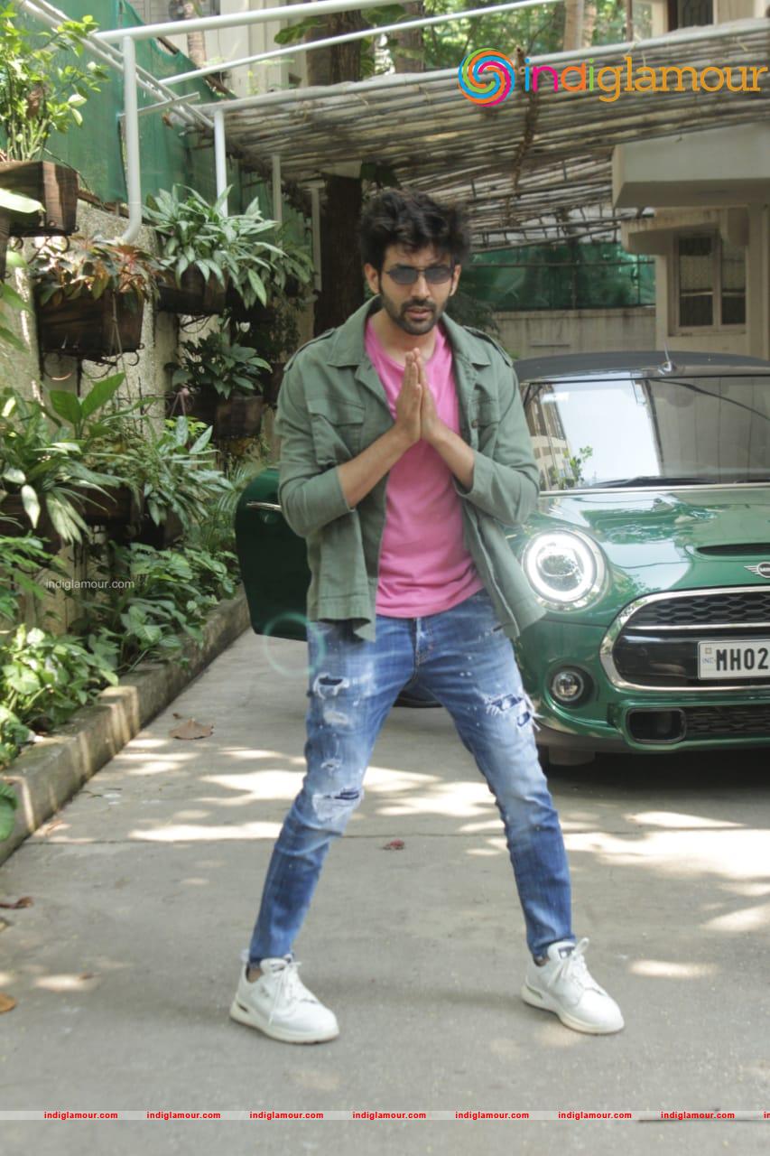 Kartik Aaryan Actor hd photo
