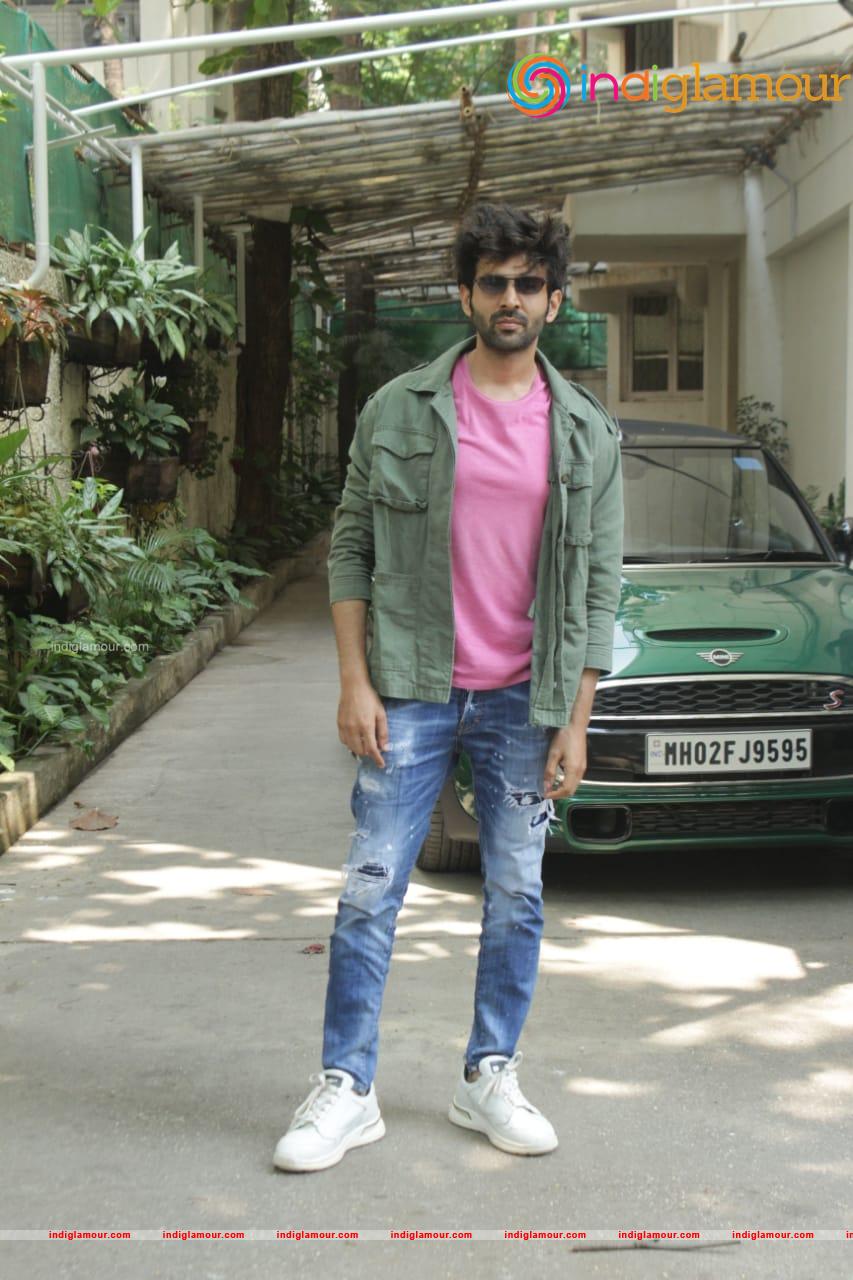 Kartik Aaryan Actor hd photo