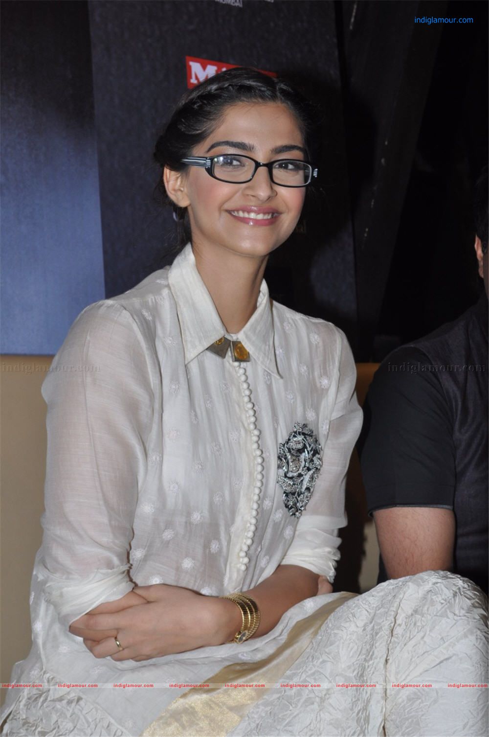 Sonam Kapoor Actress hd photo