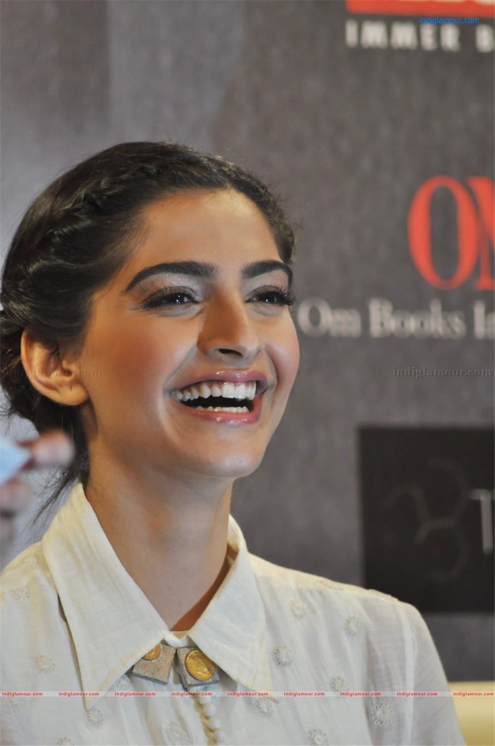 Sonam Kapoor Actress hd photo