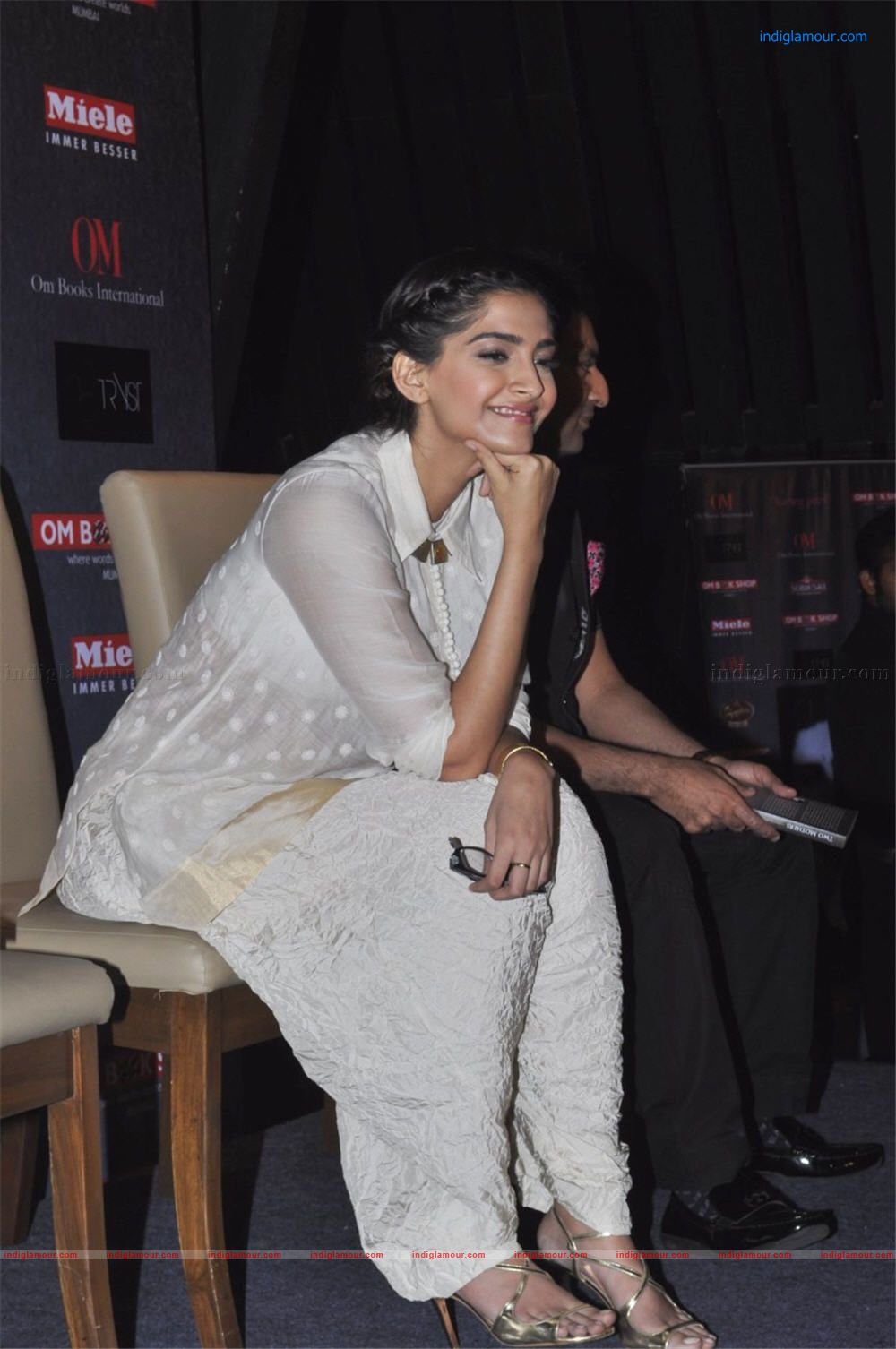 Sonam Kapoor Actress hd photo