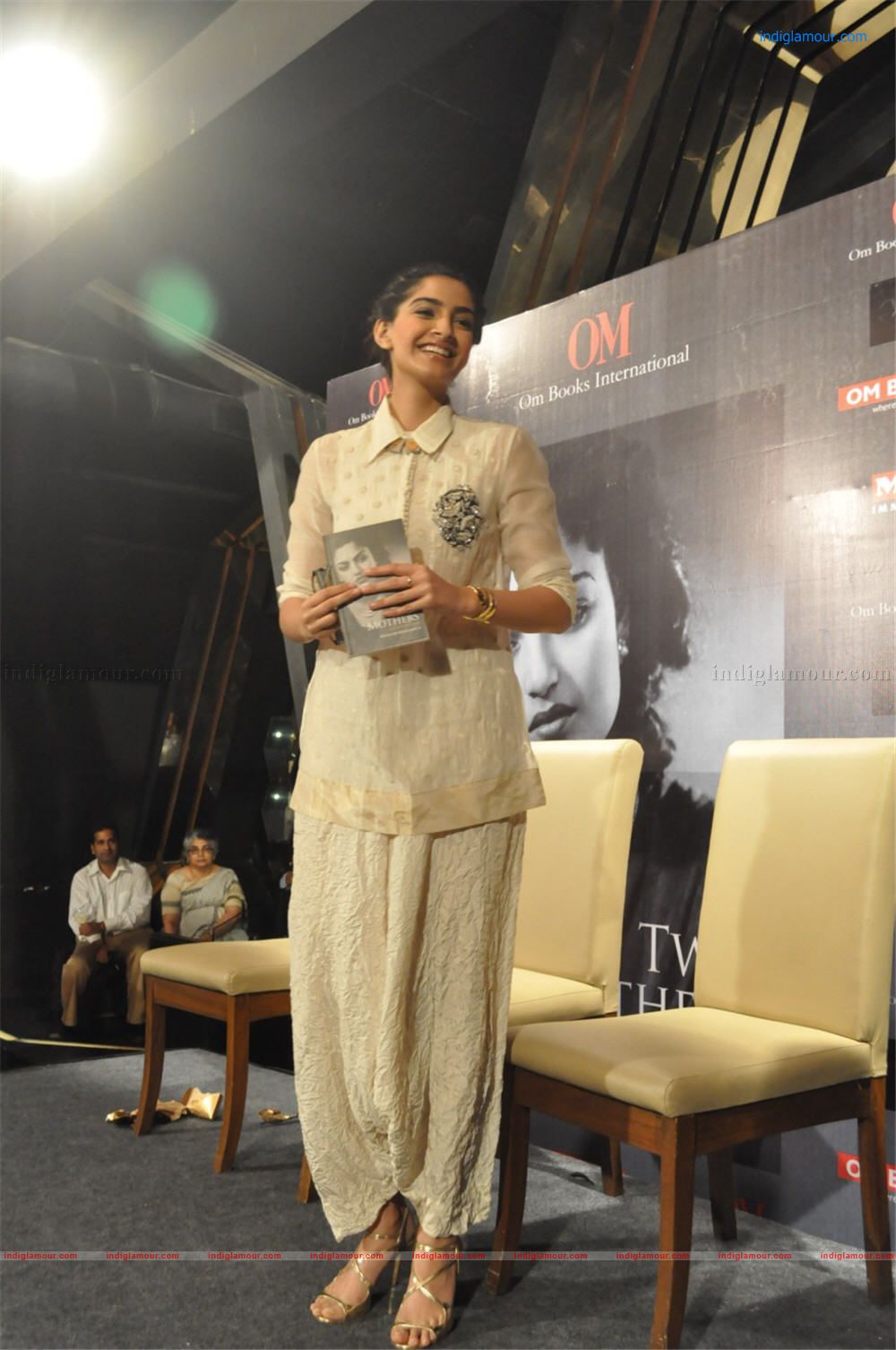 Sonam Kapoor Actress hd photo