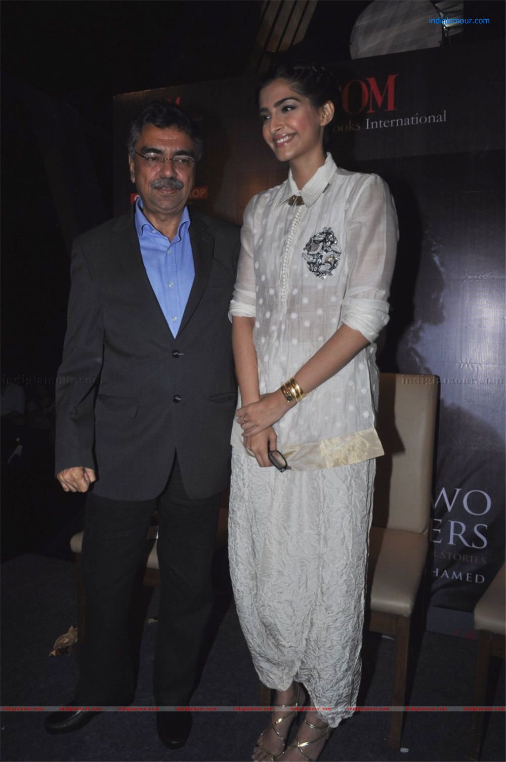 Sonam Kapoor Actress hd photo