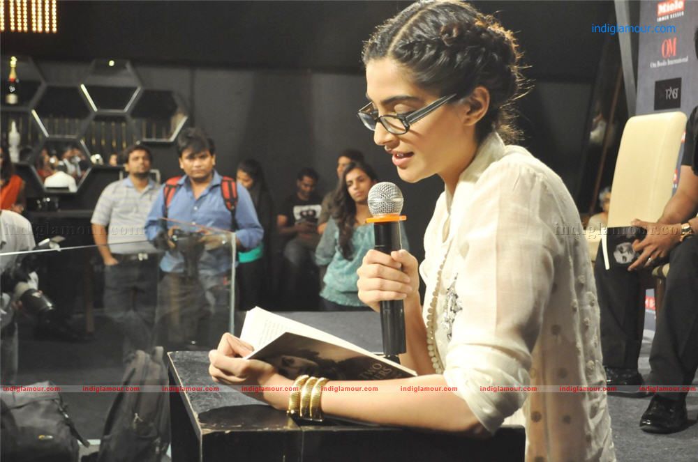Sonam Kapoor Actress hd photo