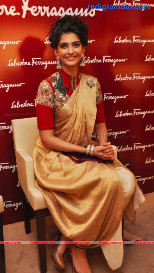 Sonam Kapoor Actress hd photo