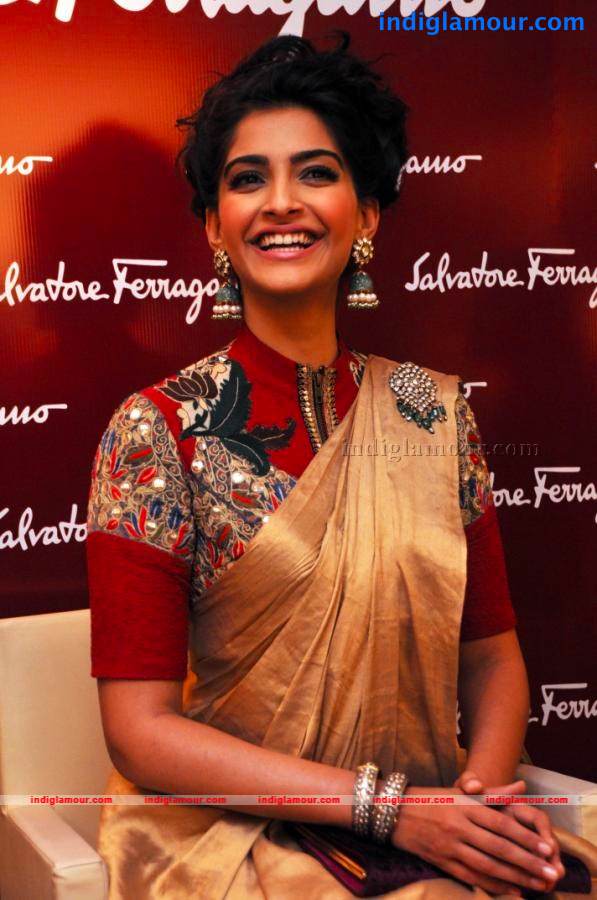 Sonam Kapoor Actress hd photo