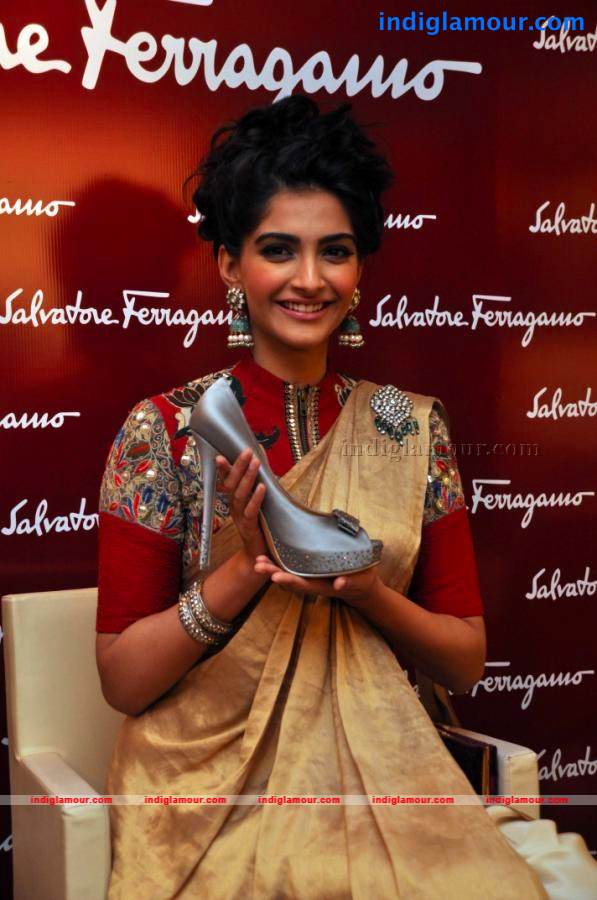 Sonam Kapoor Actress hd photo