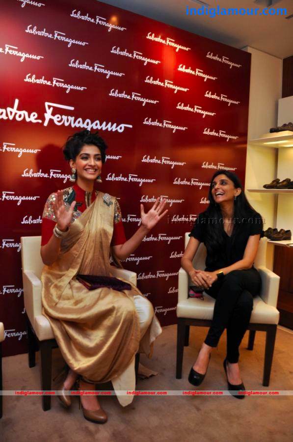 Sonam Kapoor Actress hd photo