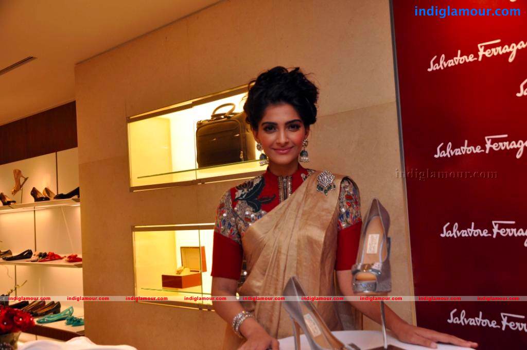 Sonam Kapoor Actress hd photo