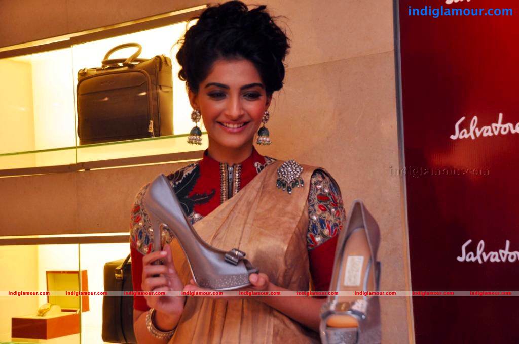 Sonam Kapoor Actress hd photo