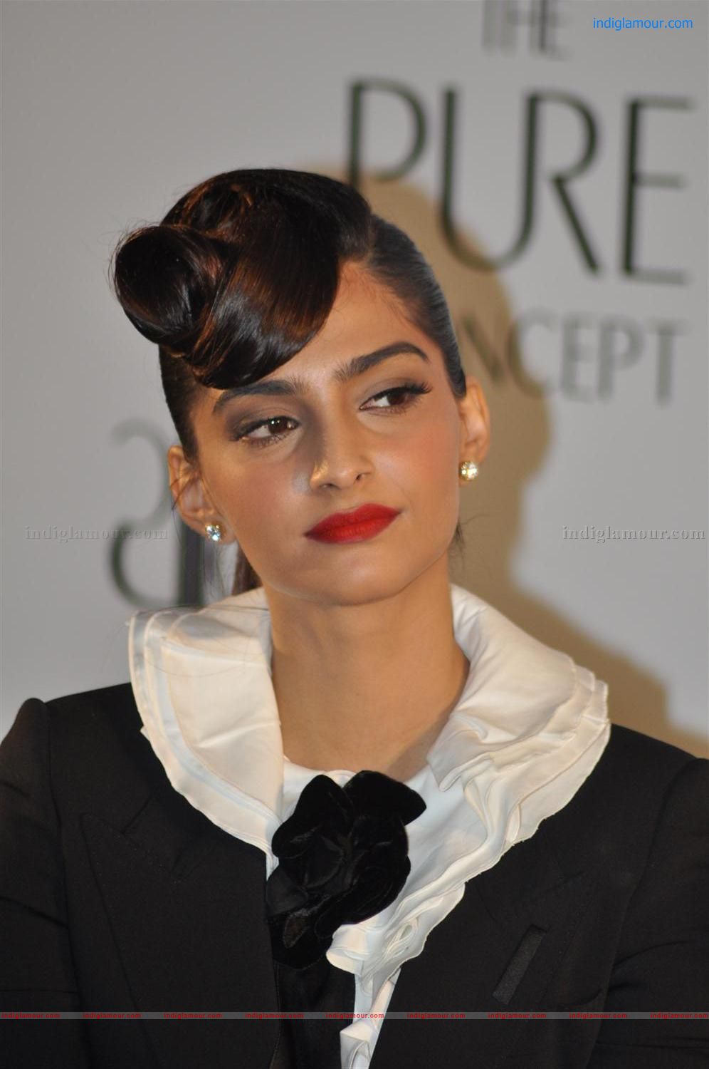 Sonam Kapoor Actress hd photo