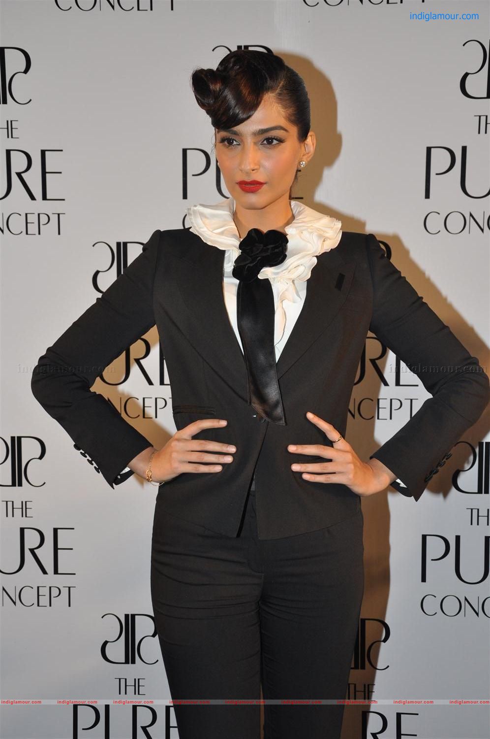 Sonam Kapoor Actress hd photo