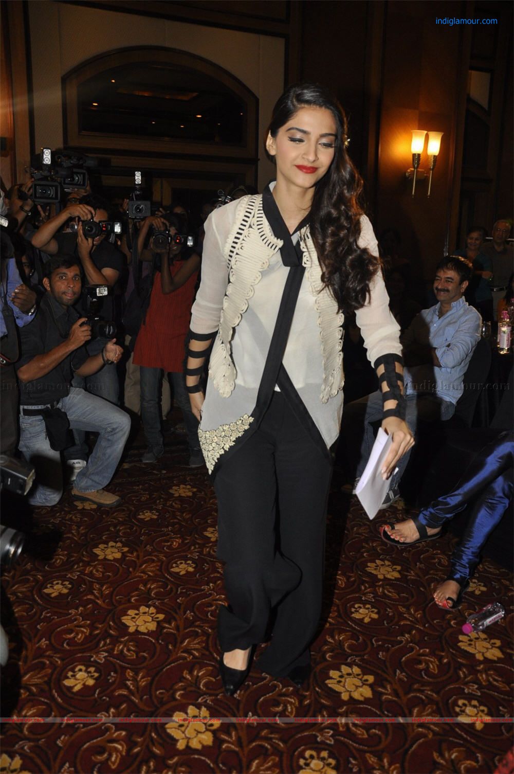 Sonam Kapoor Actress hd photo