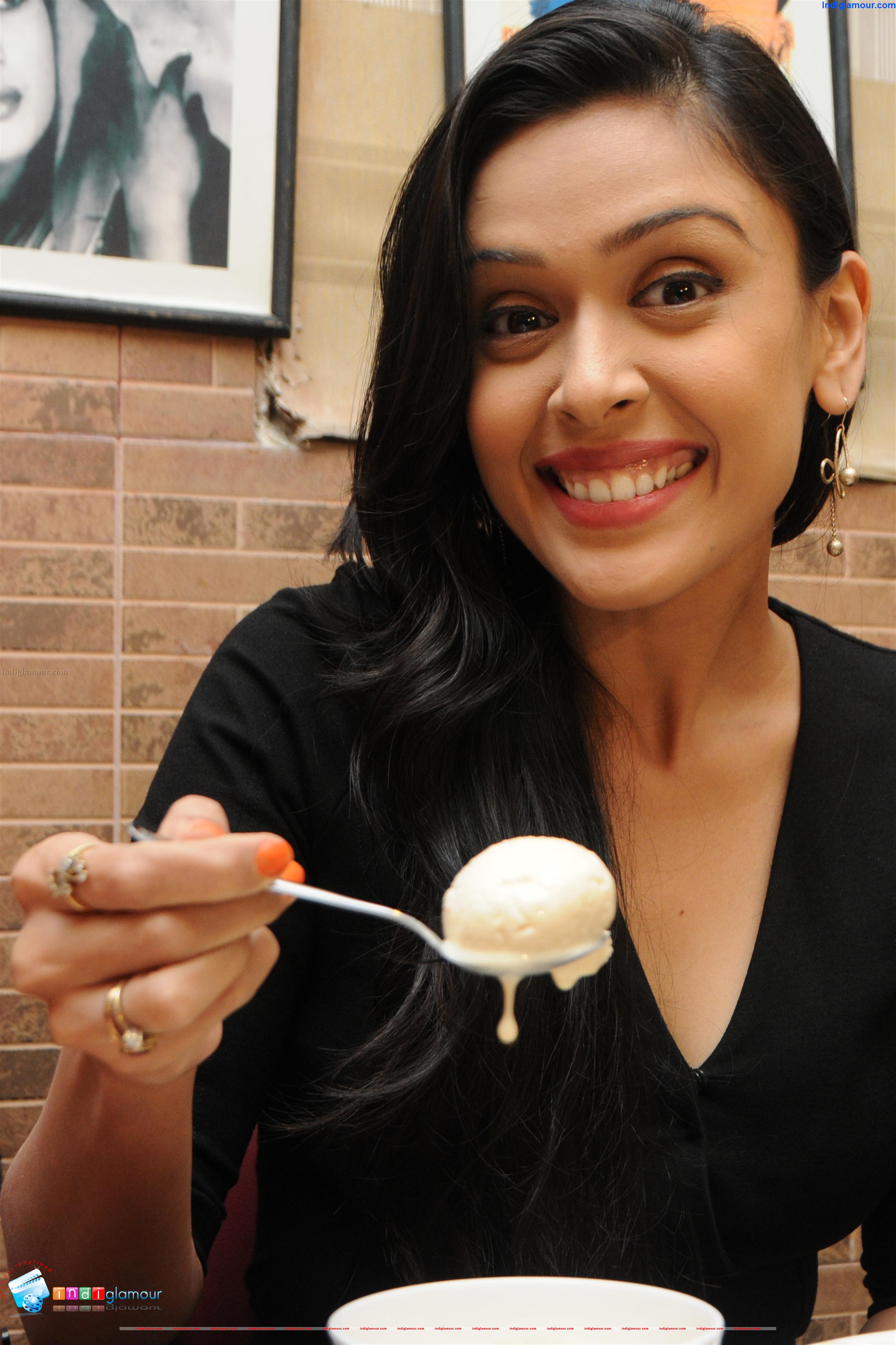 Harshitha Bhatt Actress hd photo