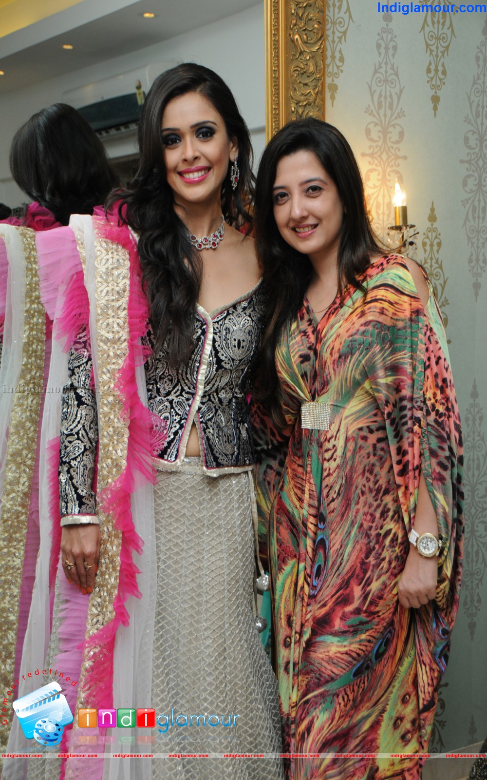 Hrishitaa Bhatt Actress hd photo