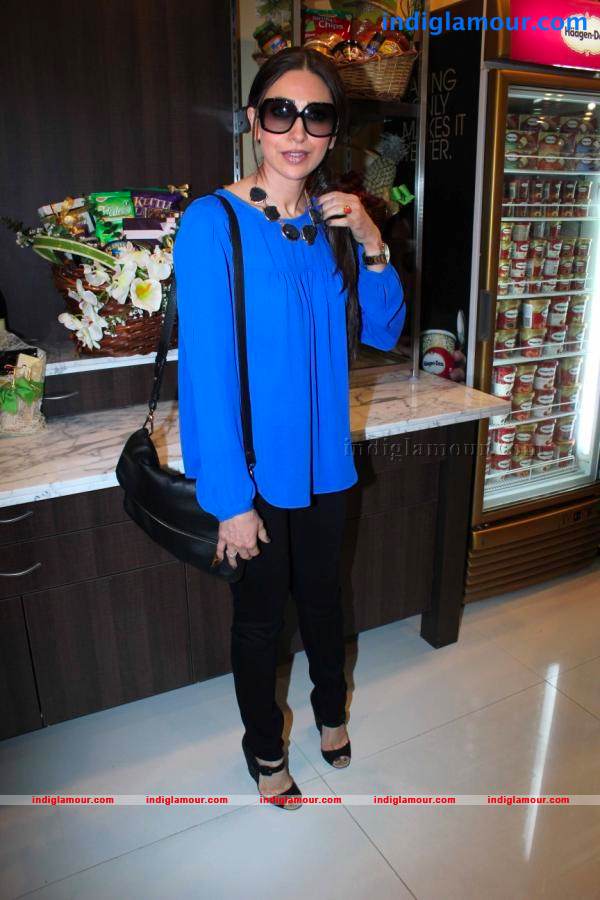 Karishma Kapoor Actress hd photo