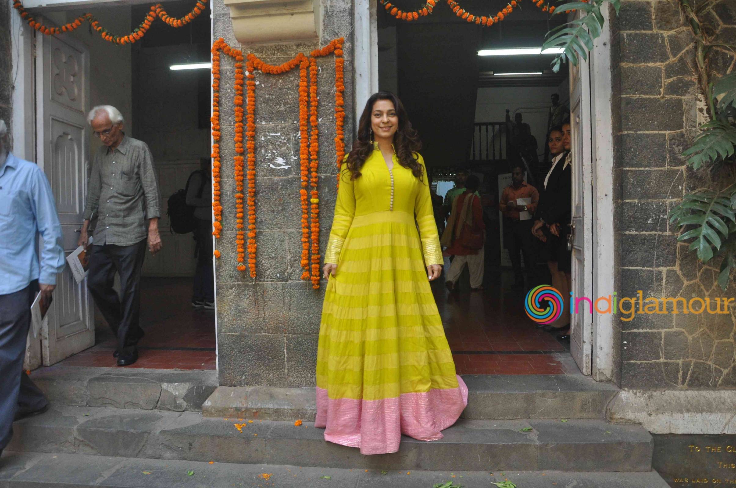 Juhi Chawla Actress hd photo