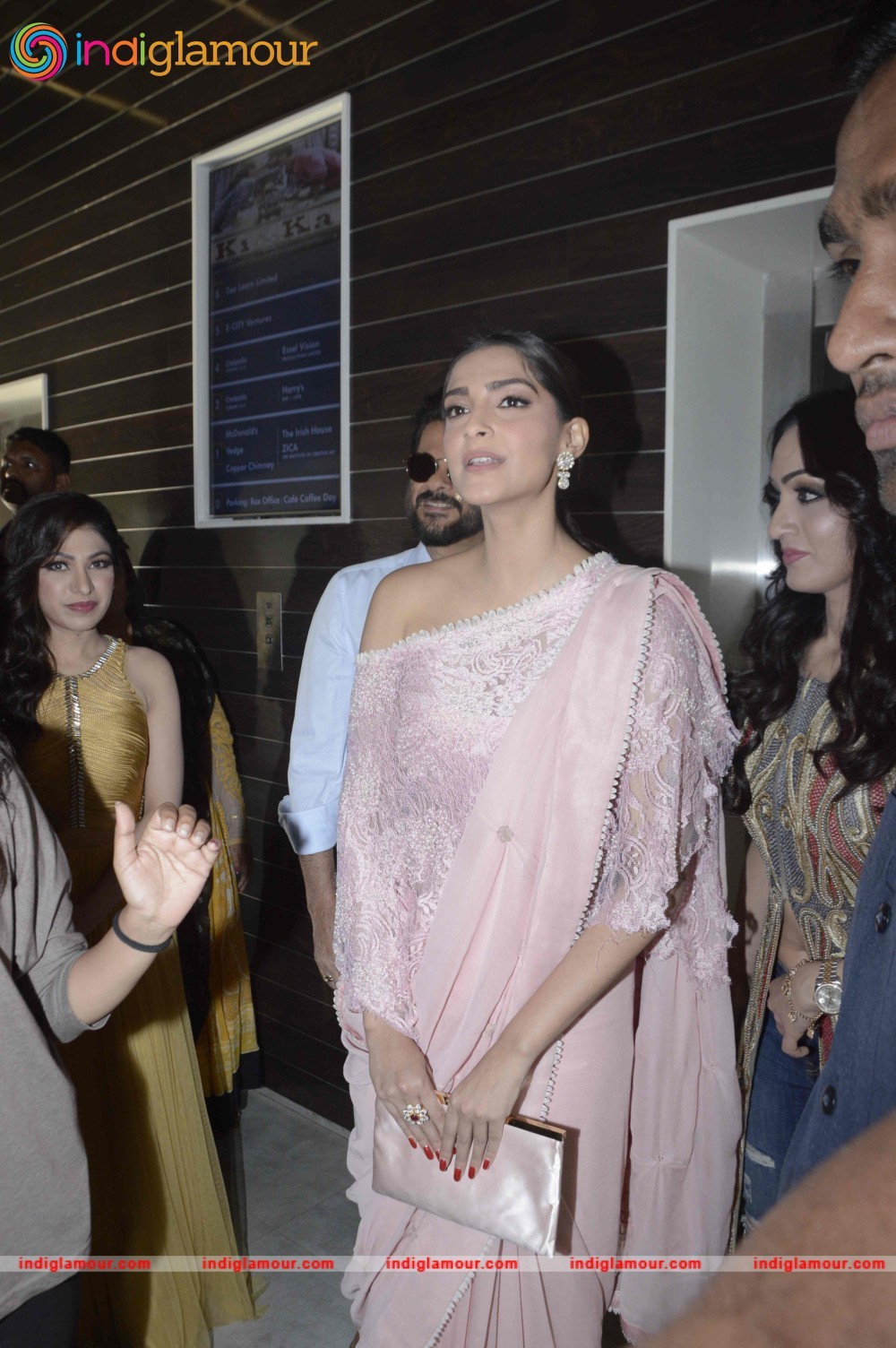 Sonam Kapoor Actress hd photo