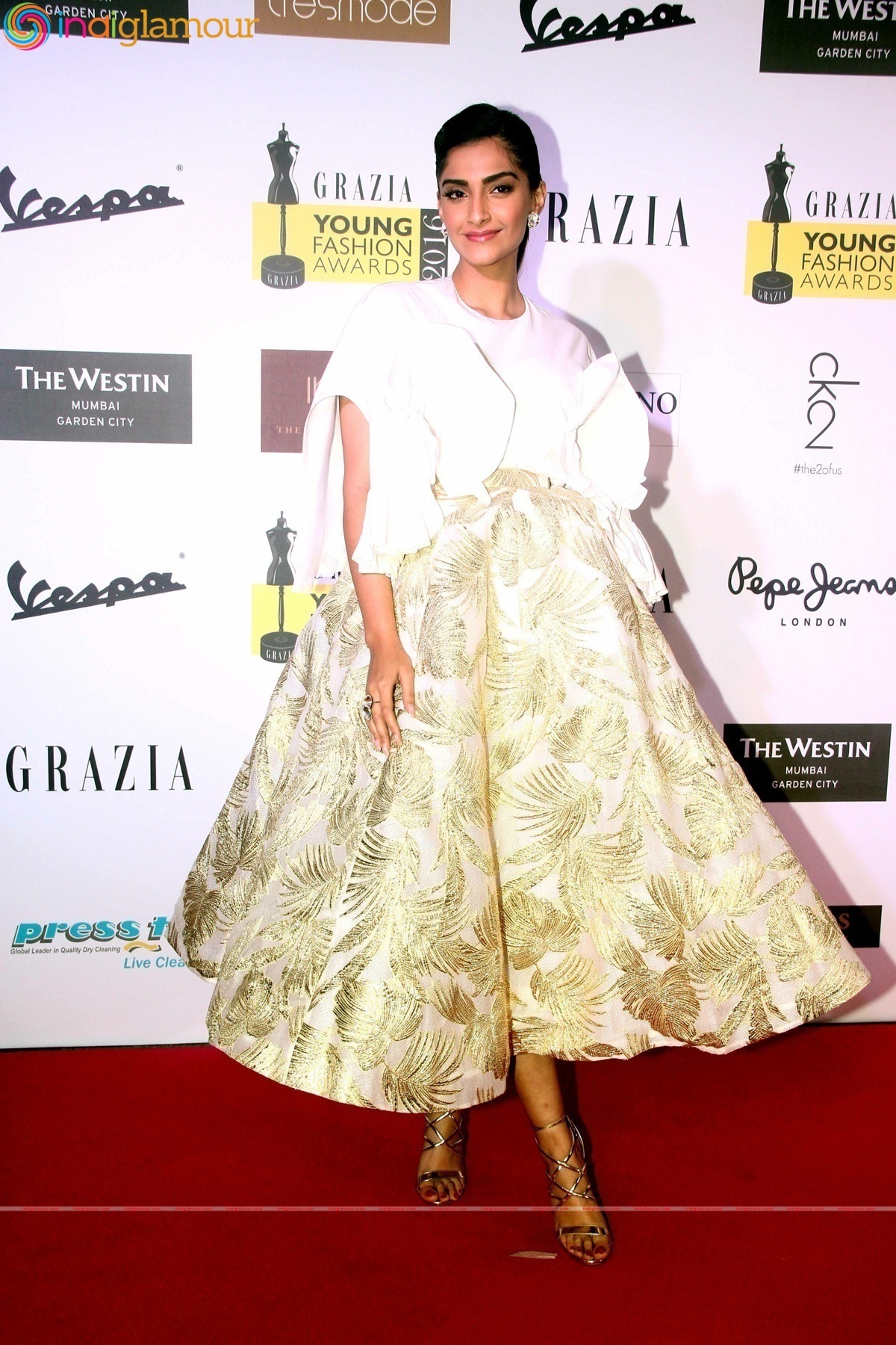 Sonam Kapoor Actress hd photo