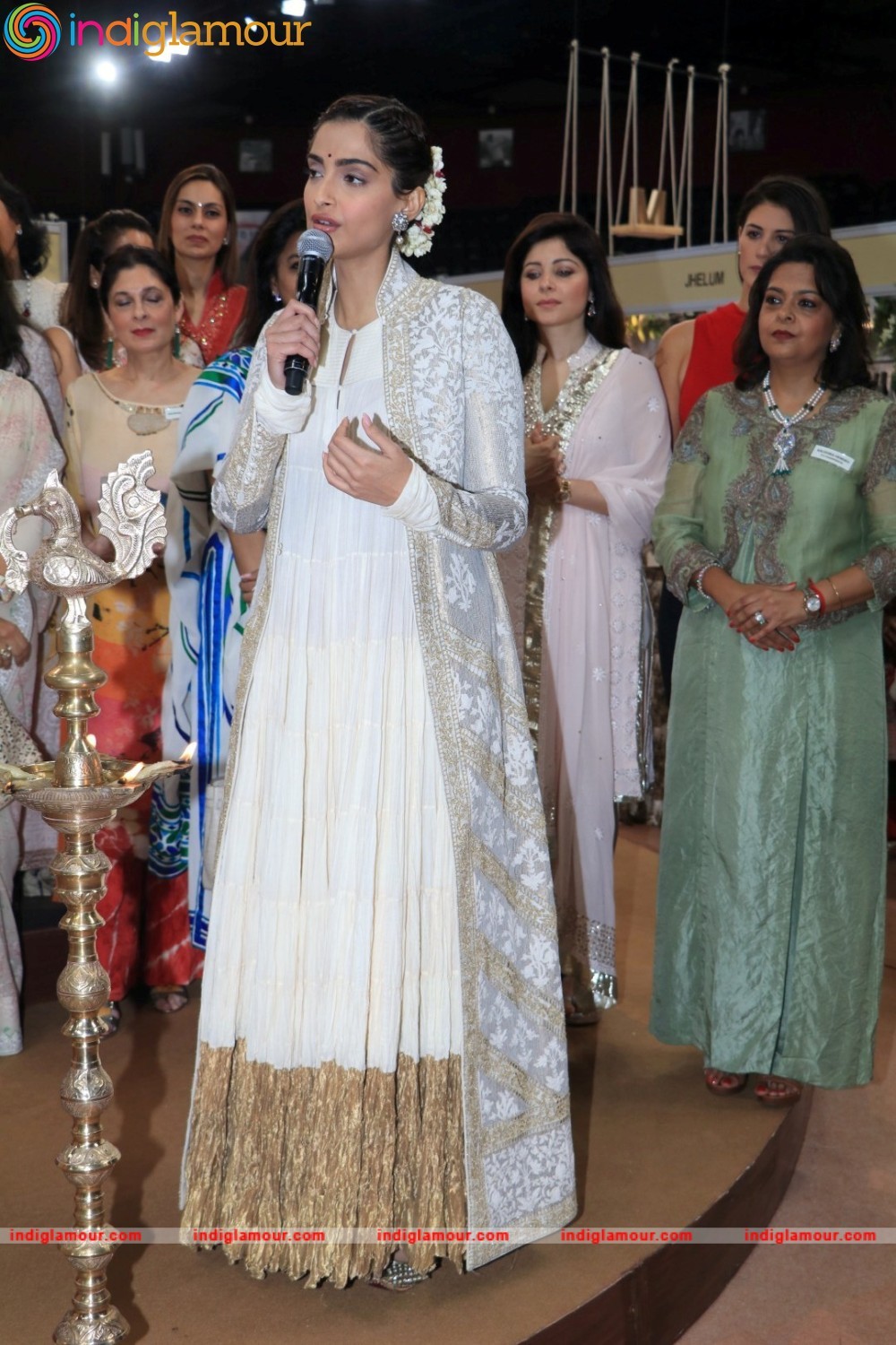 Sonam Kapoor Actress hd photo