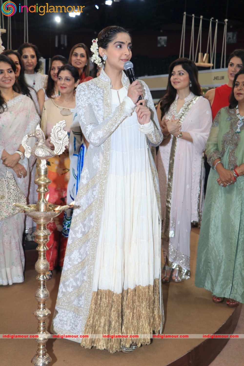 Sonam Kapoor Actress hd photo