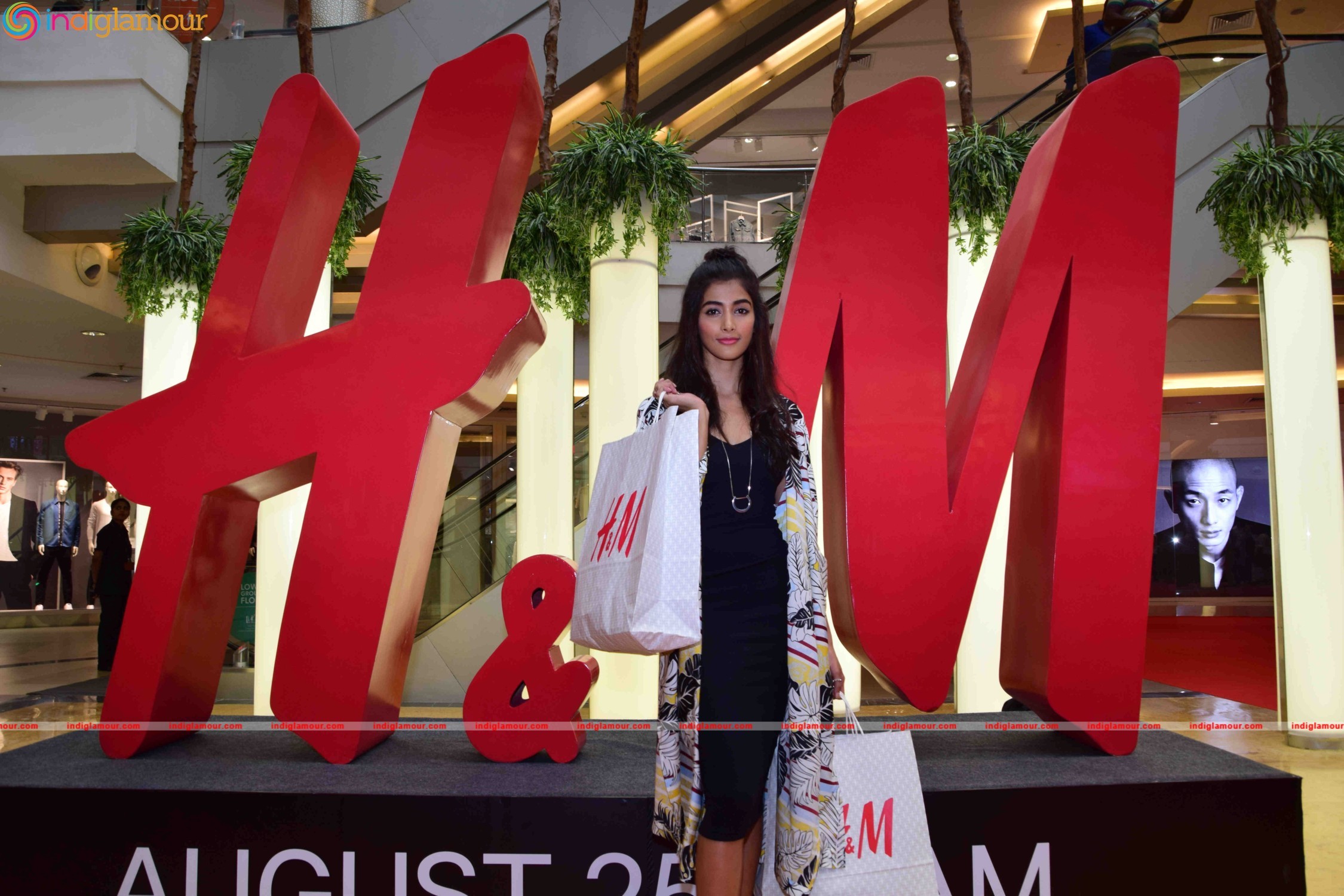 Pooja Hedge Actress hd photo