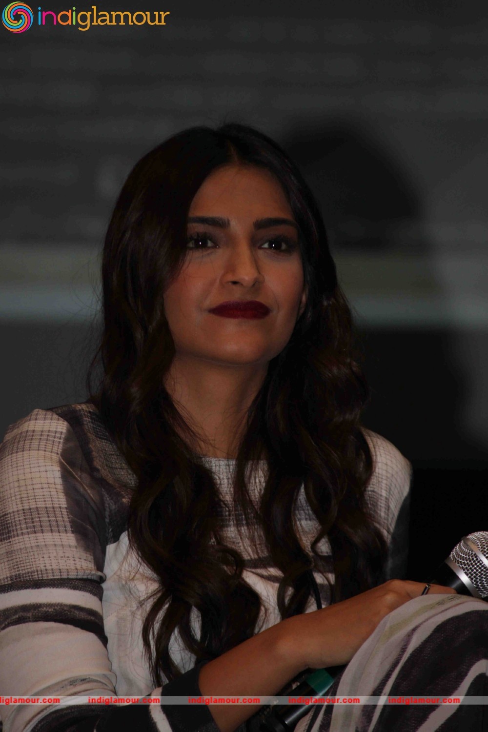 Sonam Kapoor Actress hd photo