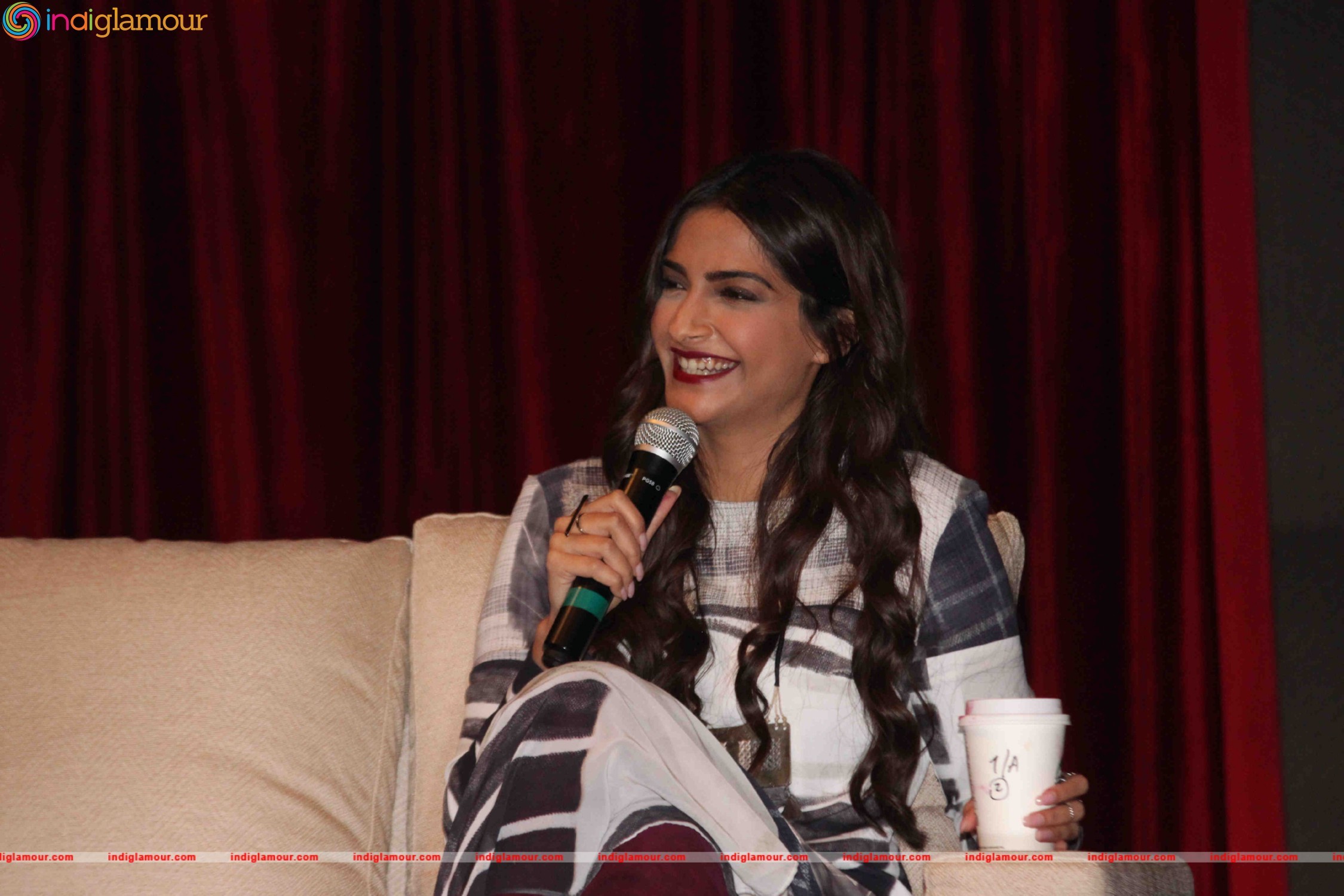 Sonam Kapoor Actress hd photo