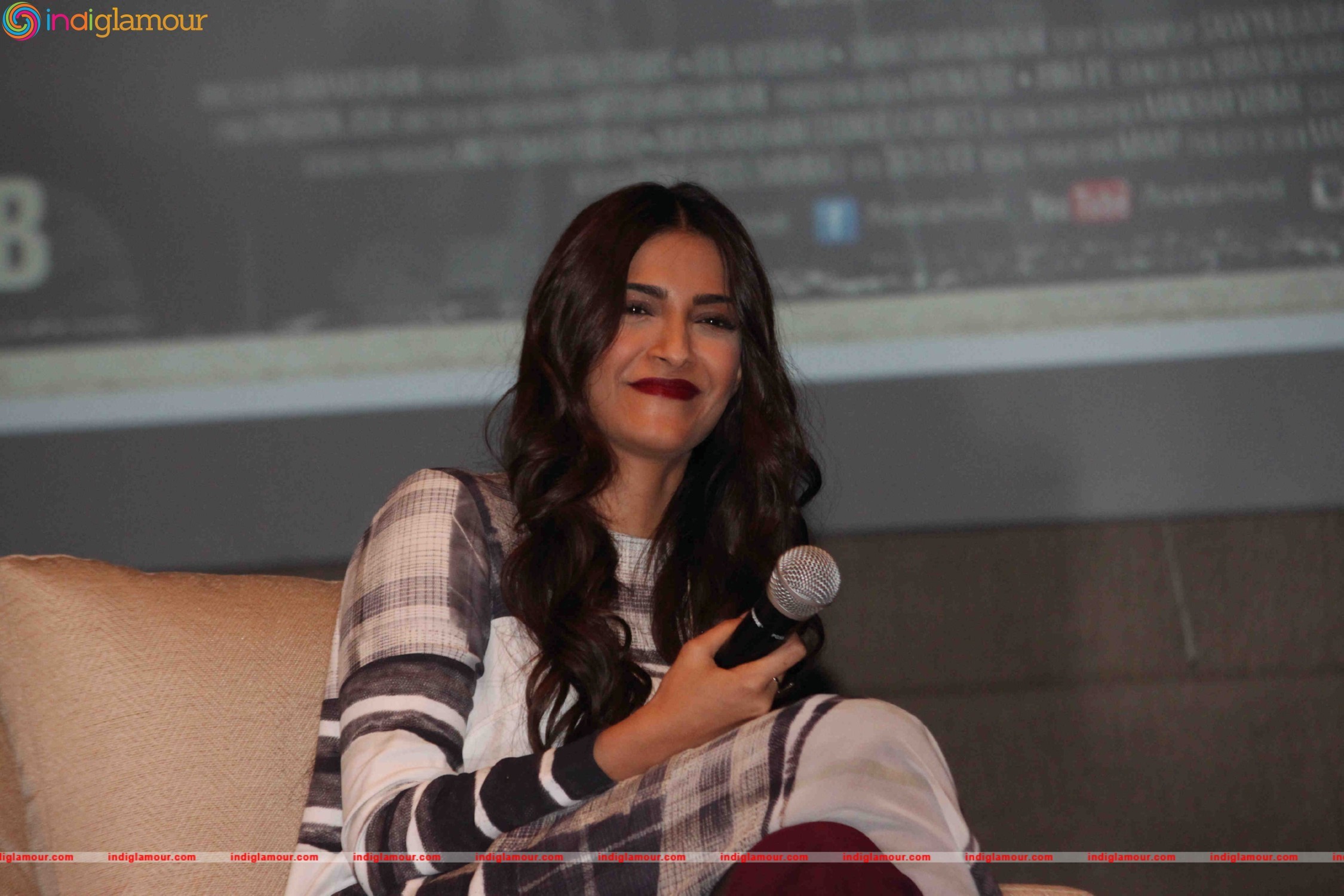 Sonam Kapoor Actress hd photo