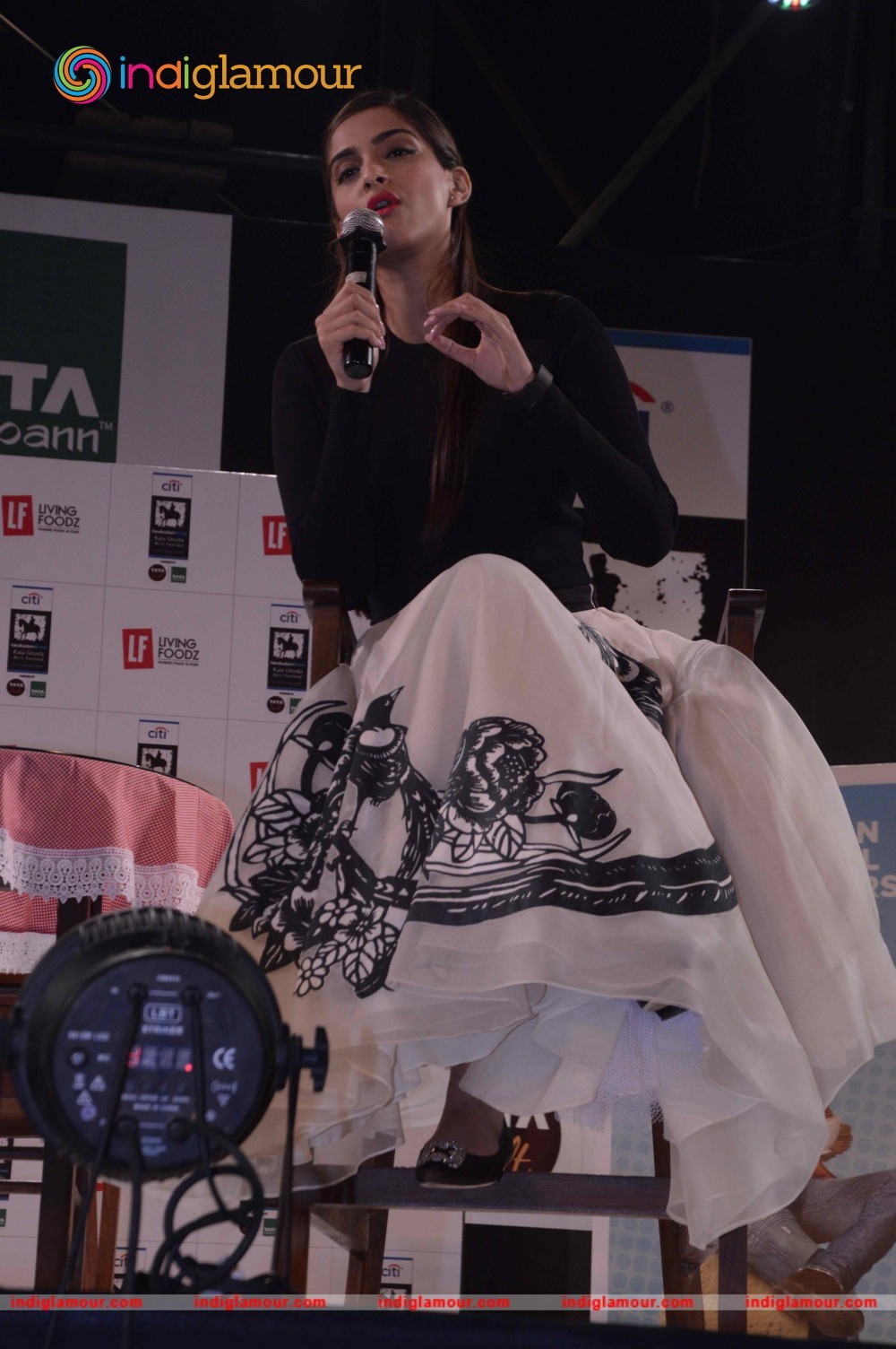 Sonam Kapoor Actress hd photo