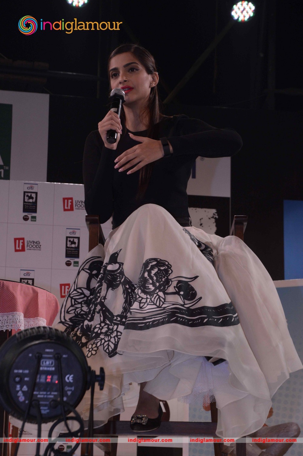 Sonam Kapoor Actress hd photo